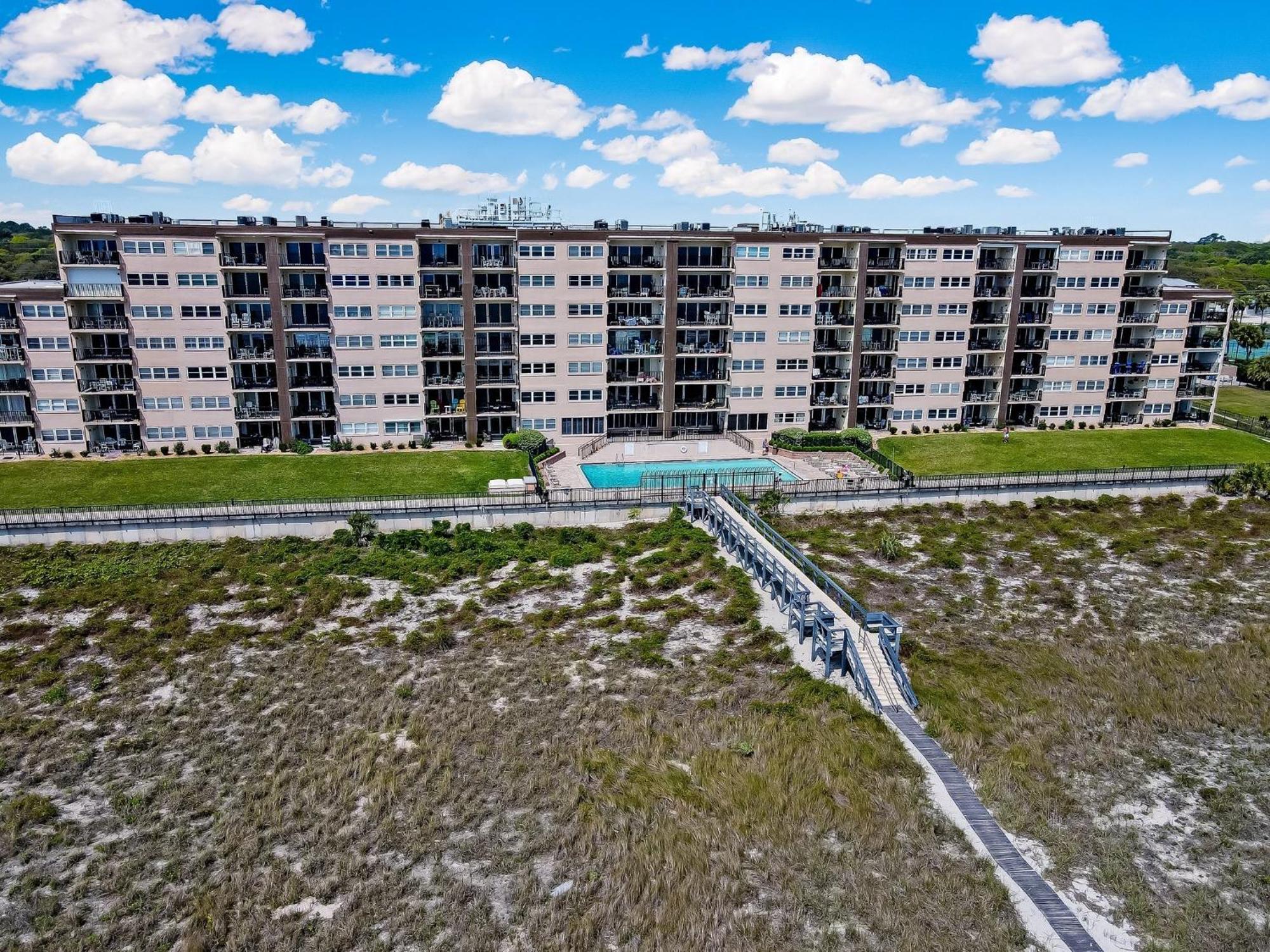 Oceanfront Condo W Balcony Амилия Экстерьер фото