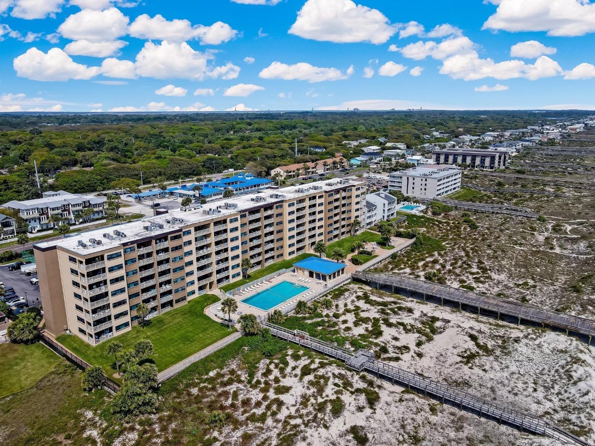 Oceanfront Condo W Balcony Амилия Экстерьер фото