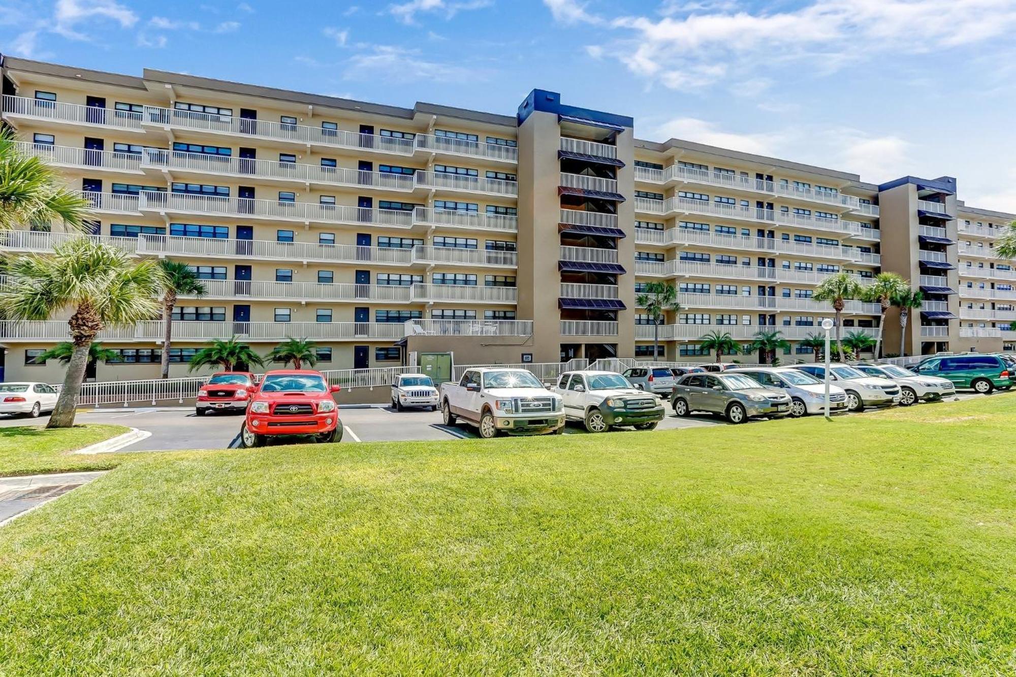 Oceanfront Condo W Balcony Амилия Экстерьер фото