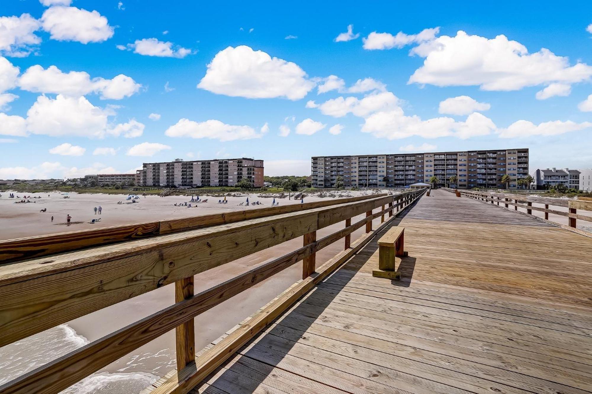 Oceanfront Condo W Balcony Амилия Экстерьер фото